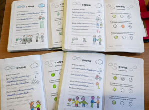 2B - Czytam z klasą lekturki spod chmurki